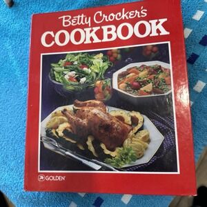 Betty Crocker's Cookbook 1986 5 Ring Binder HC First Printing Golden Press